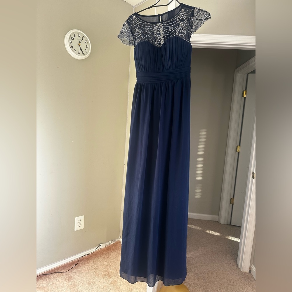 Women's long dress size 4, 6 in navy blue color.